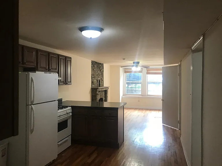 1042 W Webster Ave — Photo 7