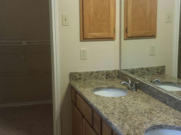 5th image of 2202 Orchard Trl