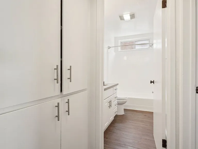 245 South Serrano Ave — Photo 66