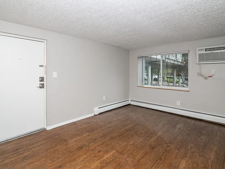 1280 Clayton St. Apartments — Photo 15