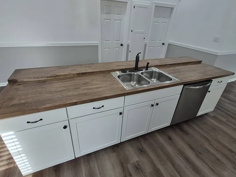 139 E South St — Photo 10