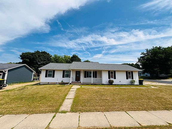2nd image of 1946 Amanda Dr