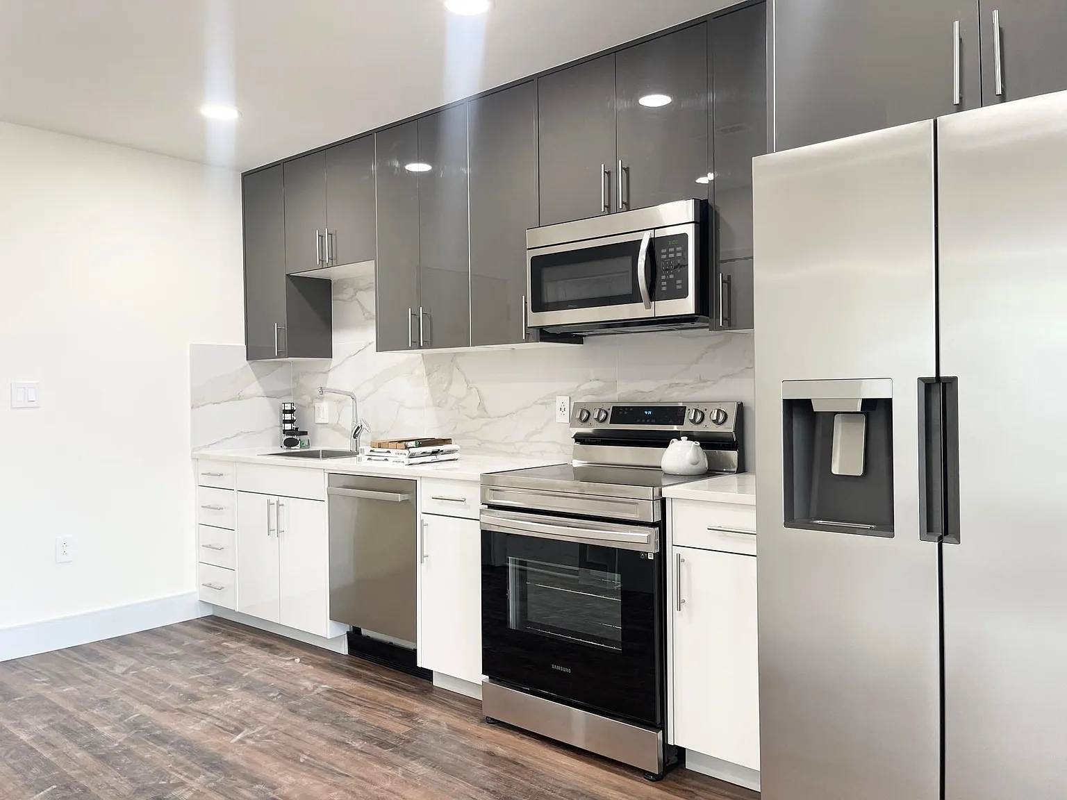 2 bed, 1000 sqft, $2,200 — Photo 1