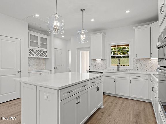 4th image of 105 Lexington Lane