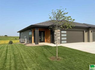 2017 4th Ave SE #2, Le Mars, IA 51031
