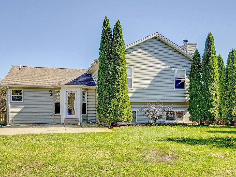2nd image of 24146 Primrose Cir