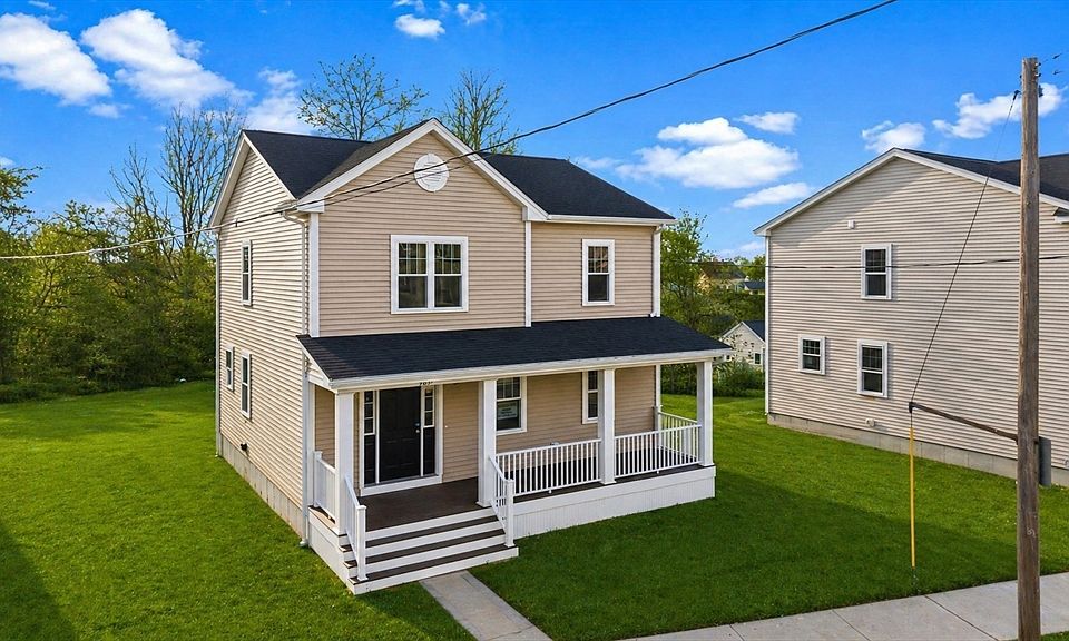 1st image of 989 Bay St