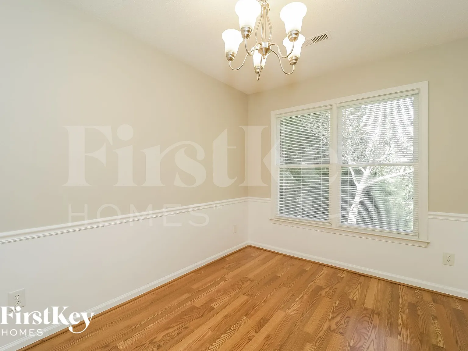 3 bed, 2.0 bath, 1440 sqft, $2,190 — Photo 4