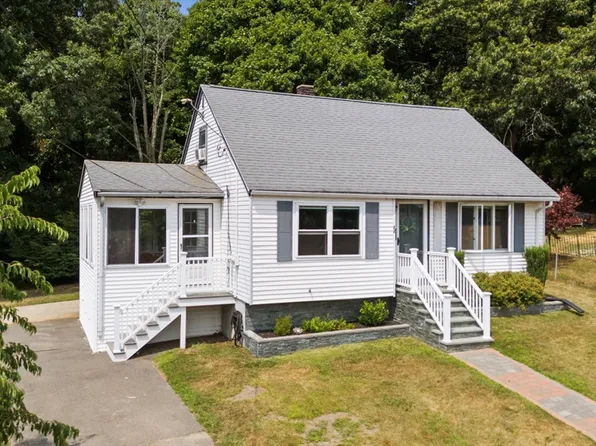 22 Summit Ter, Peabody, MA 01960