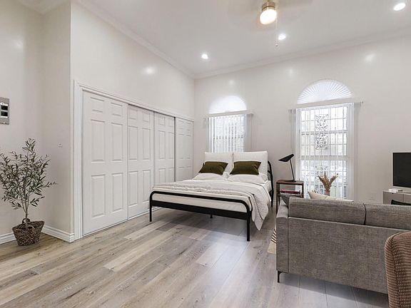 5th image of 334 N Heliotrope Dr APT 100