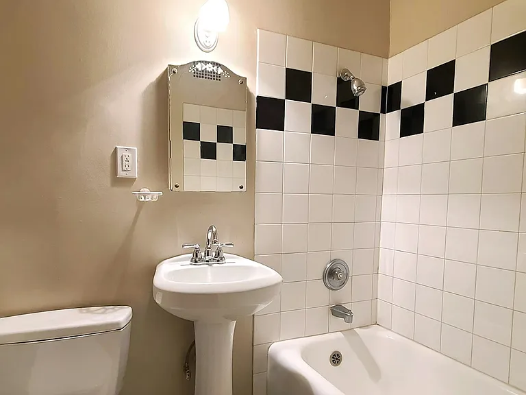 956 10th Ave E #302 — Photo 13