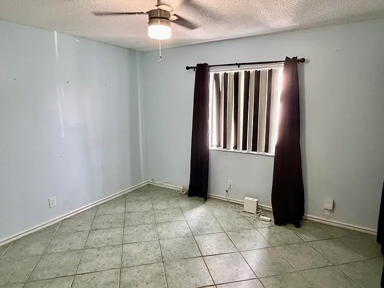 7714 SW 8th Ct — Photo 8