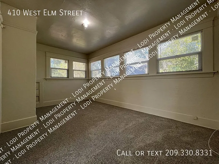 410 W Elm St — Photo 28