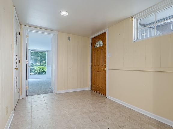 3rd image of 515 Oakwood Dr