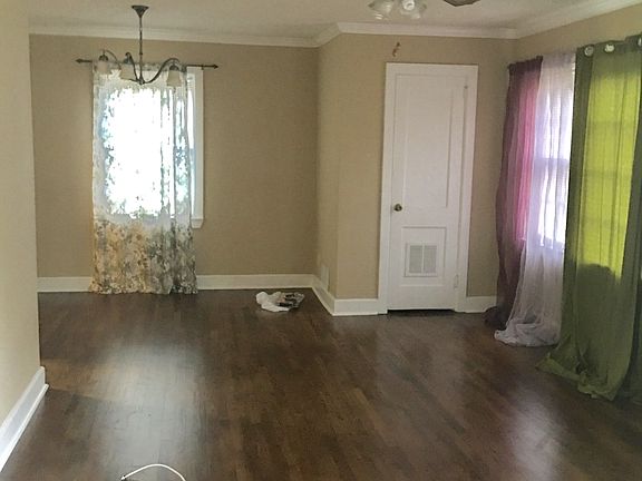 2nd image of 3332 Raymond Dr
