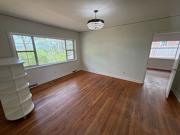 5th image of 114 Lookout Cir SW