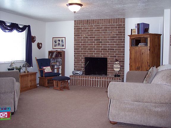 Living room w/fuireplace