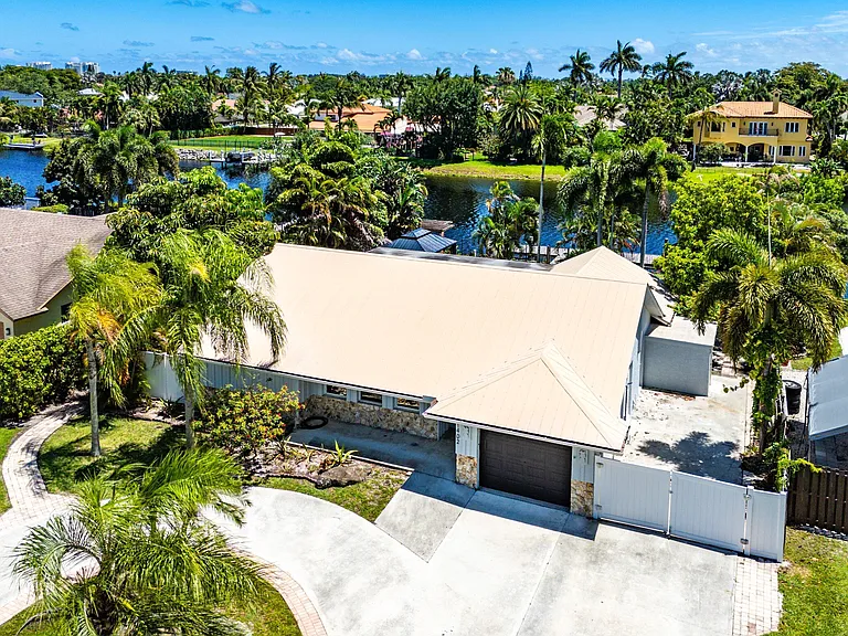 1402 Cormorant Rd — Photo 38