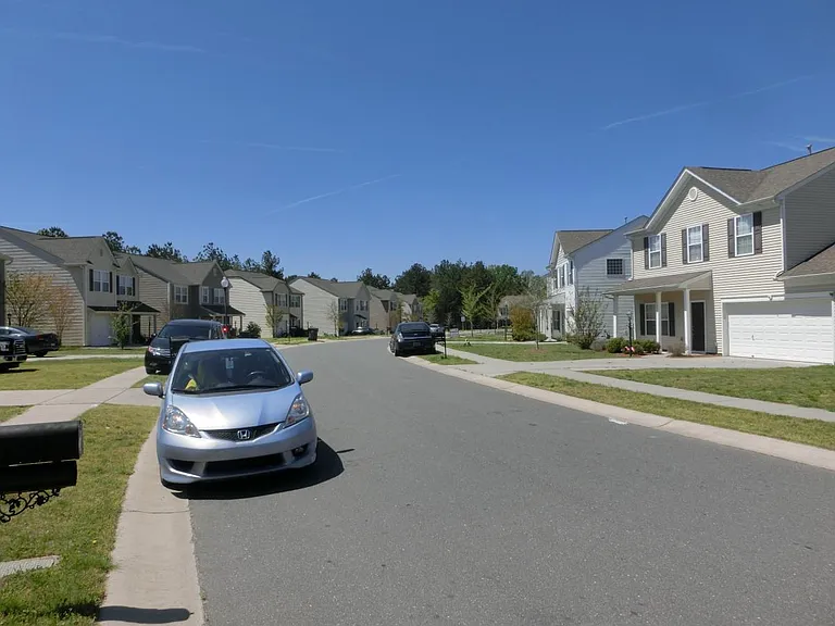 15713 Lakepoint Forest Dr — Photo 5