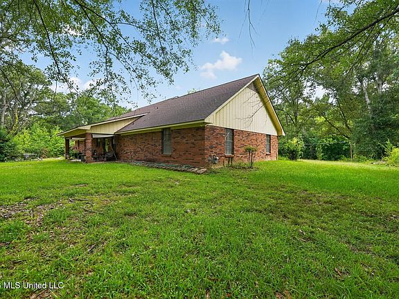 3rd image of 6077 N McRaven Rd