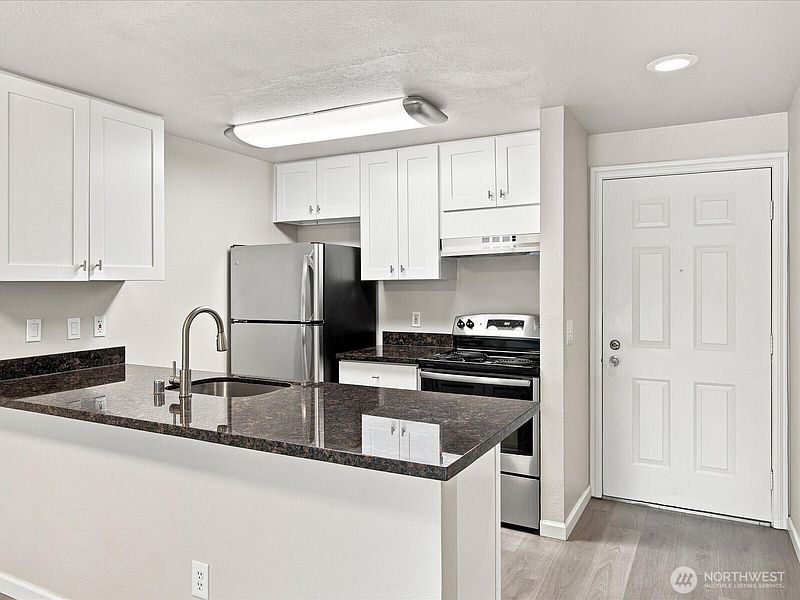 3rd image of 9484 Redmond-Woodinville Road NE #C204