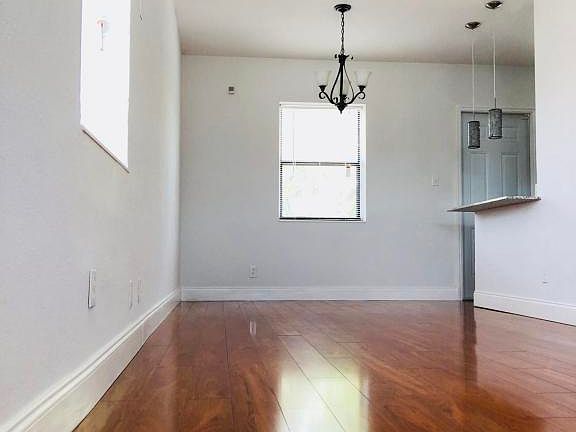 4th image of 1006 14th Ave S