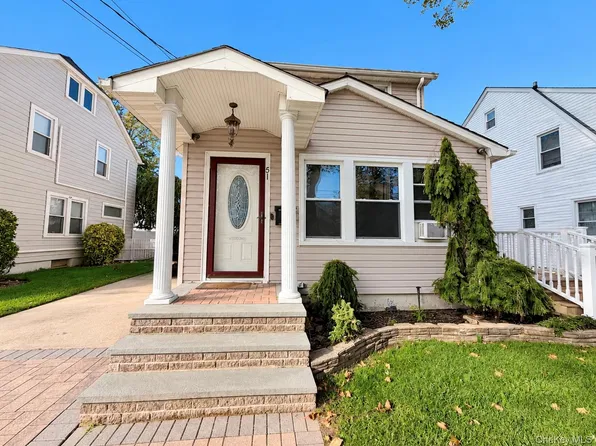 53 Harvard St, Williston Park, NY 11596