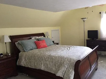 Master bedroom - upstairs