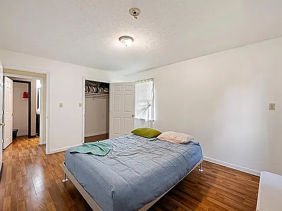 3 bed, 1600 sqft, $1,200 — Photo 2