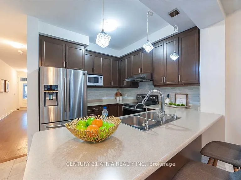 58 Mondial Cres — Photo 4