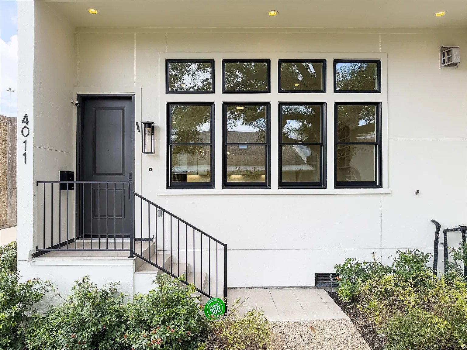 3 bed, 2.5 bath, 2809 sqft, $6,000 — Photo 3