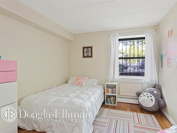 5th image of 419 Carlton Ave APT A