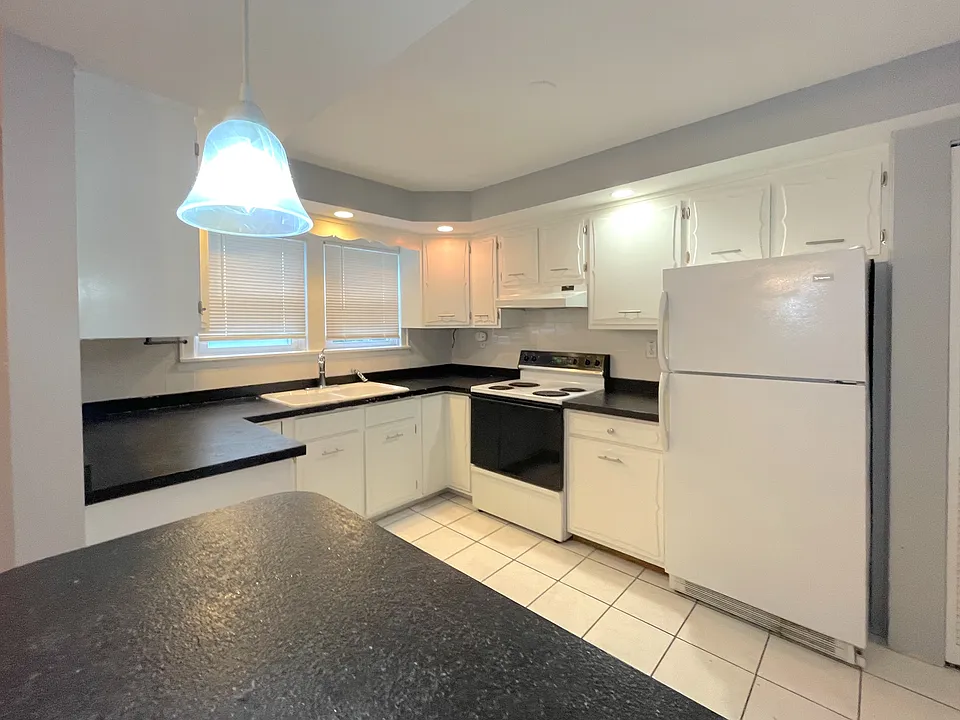 3562 Chapin Ave #1