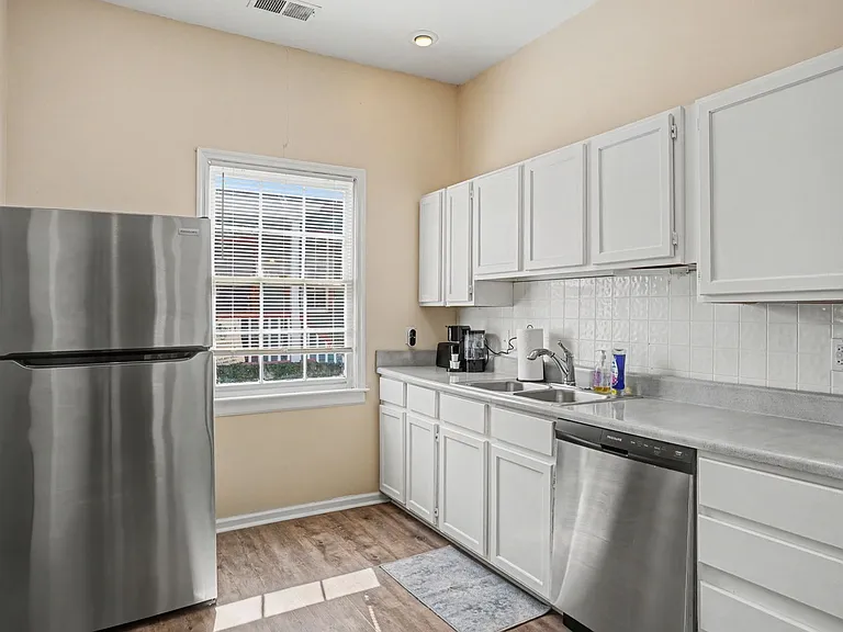 552 - 554 E Macon St — Photo 14