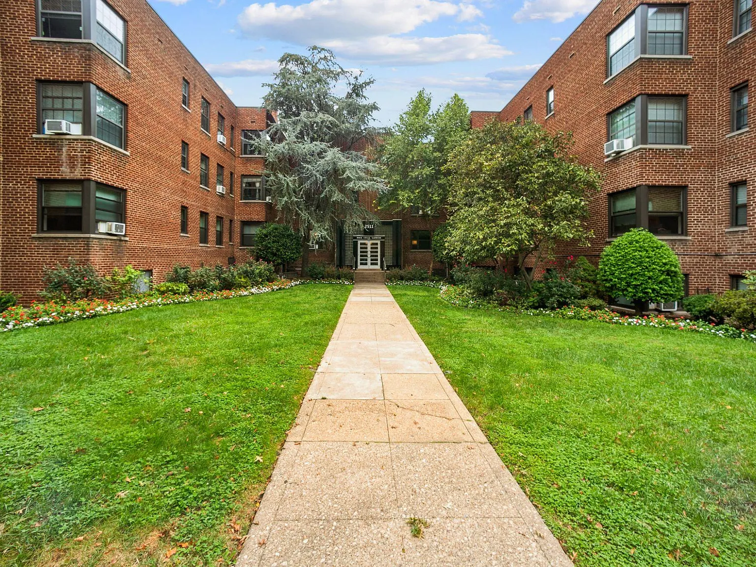 Rock Creek Gardens Apartments — Photo 2