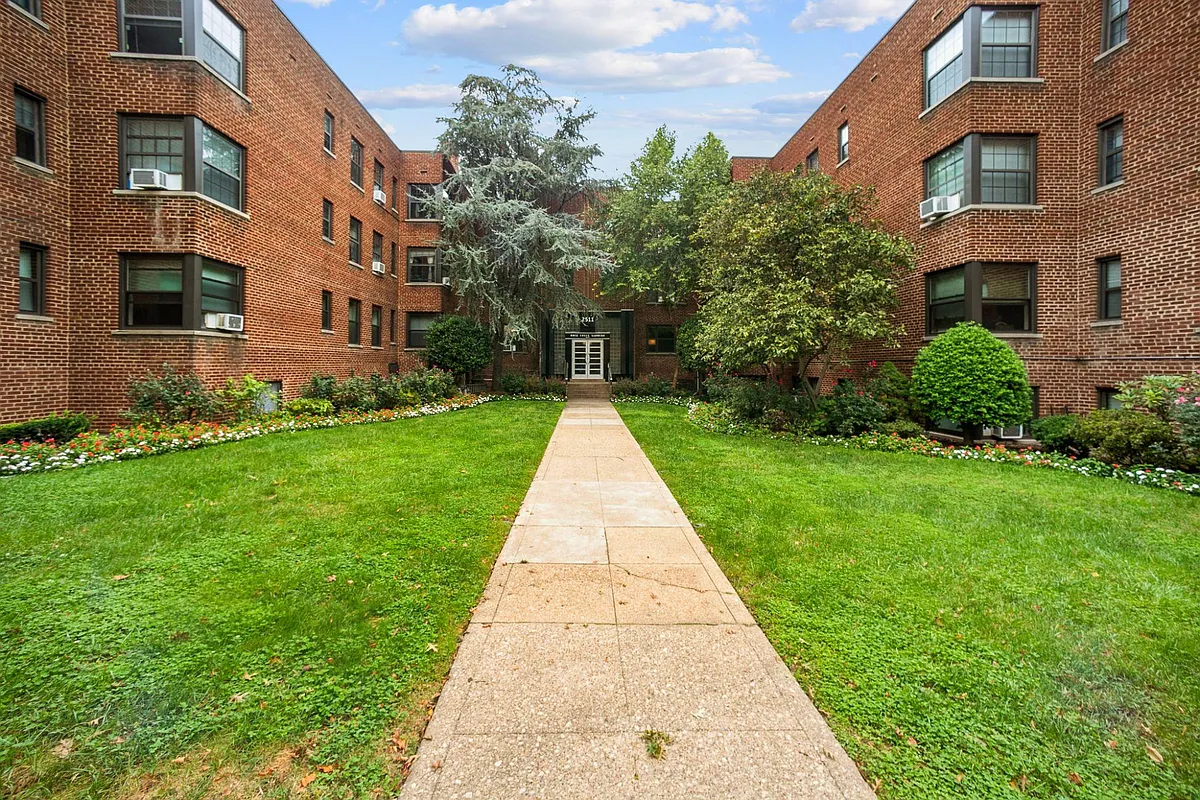 Building Photo - Rock Creek Gardens Apartments
