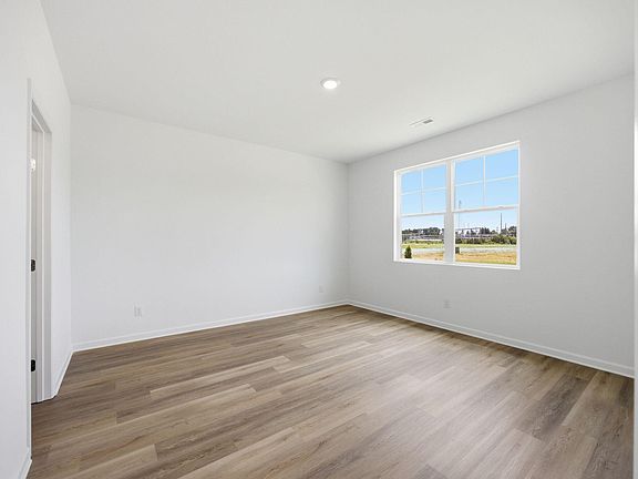5th image of 864 Gardenview Way #9