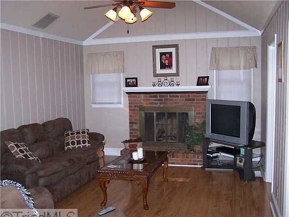 4th image of 2202 Beaverbrook Dr