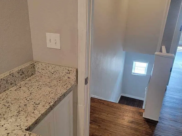 1231 W Morton St — Photo 6