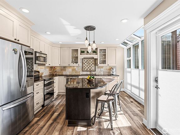 5th image of 3110 W Lake Sammamish Pkwy SE #5