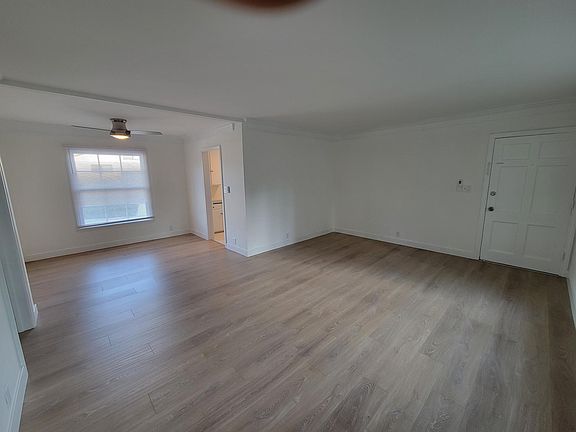 5th image of 406 1/2 Shirley Pl