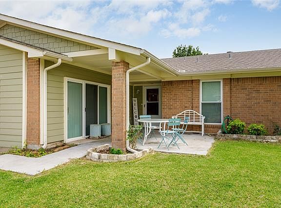 3rd image of 604 Shadyglen Dr
