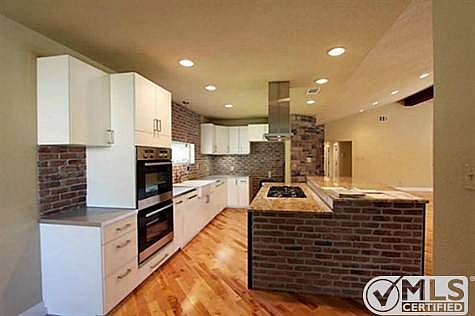 4th image of 3976 Cedar Bayou Dr
