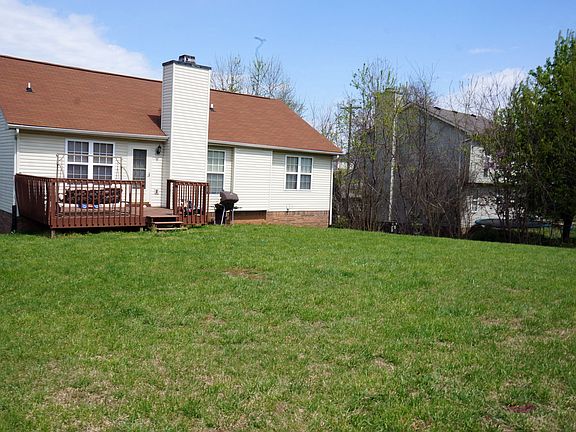 3rd image of 318 Brook Mead Dr