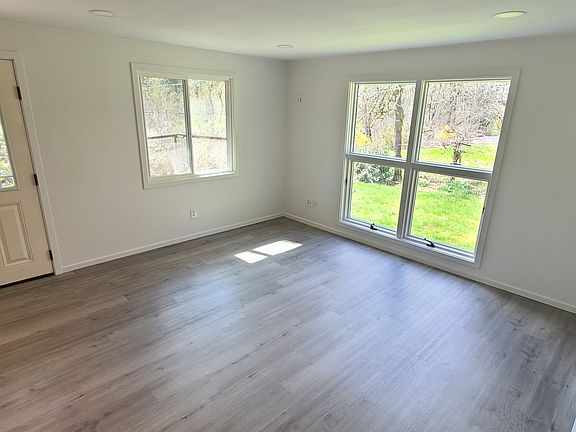 4th image of 13716 Kelly Rd NE #1