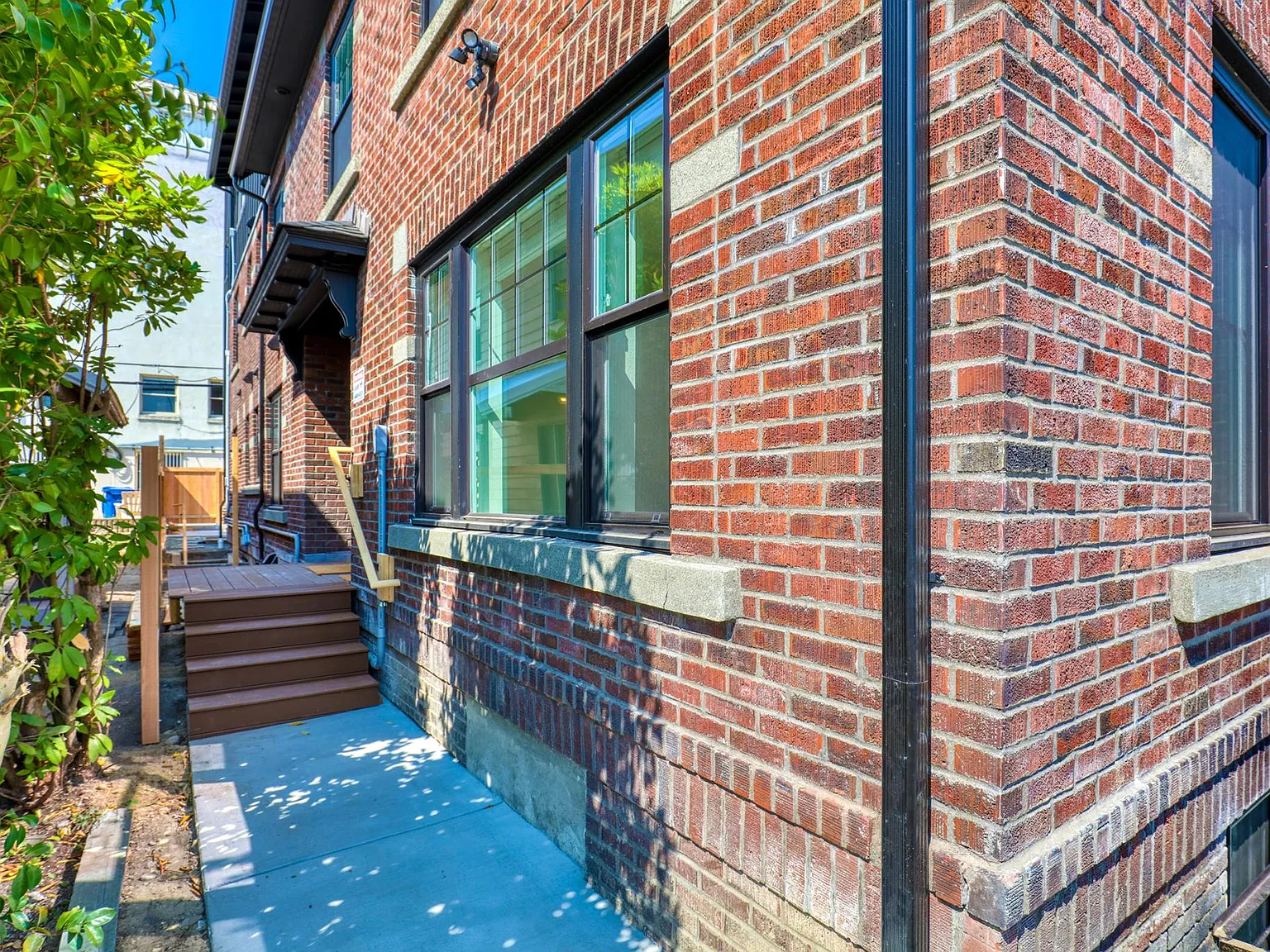 2 bed, 700 sqft, $2,995 — Photo 3