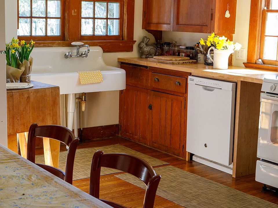 1st image of 100 Bridgehampton Sag Harbor Tpke