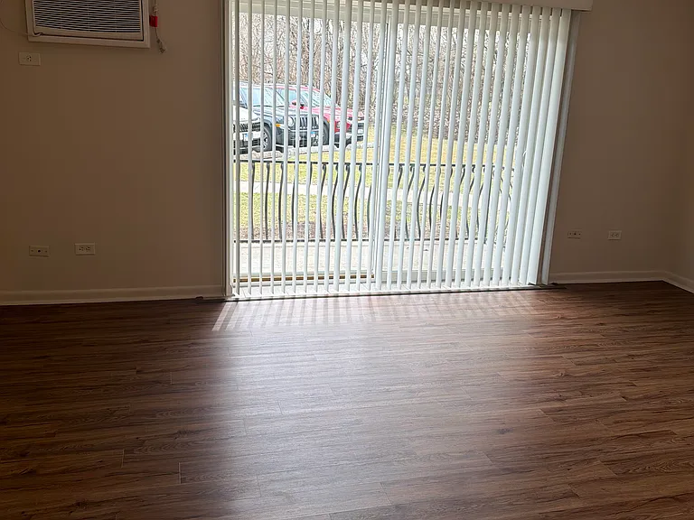 10S511 Echo Ln #4 — Photo 2