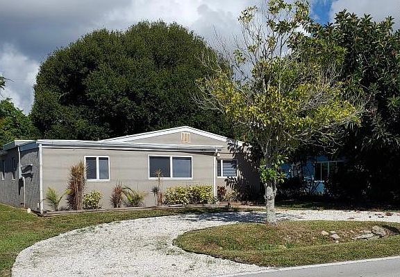 4th image of 1455 6th Ave