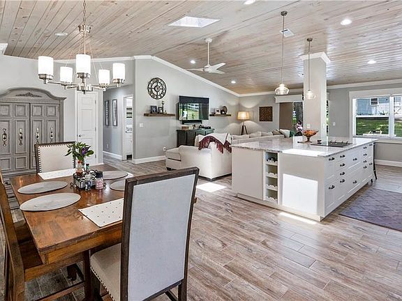 2nd image of 16039 Four Lakes Ln